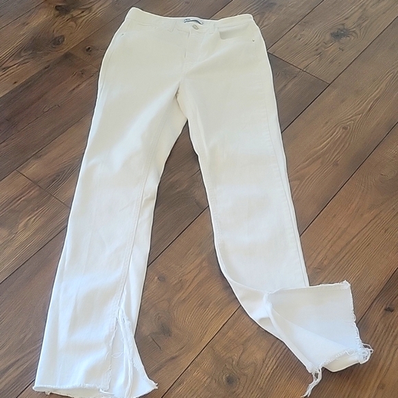 Zara High Rise Jean size 8 White, Split Bottom Leg Or Slit Style Leg, Frayed Hem - Picture 2 of 8